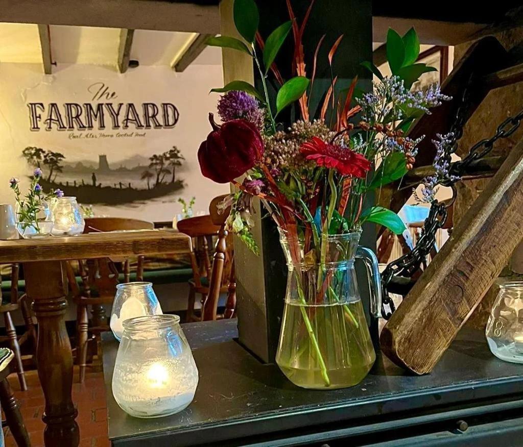 Farmyard Inn Youlgreave Exteriör bild