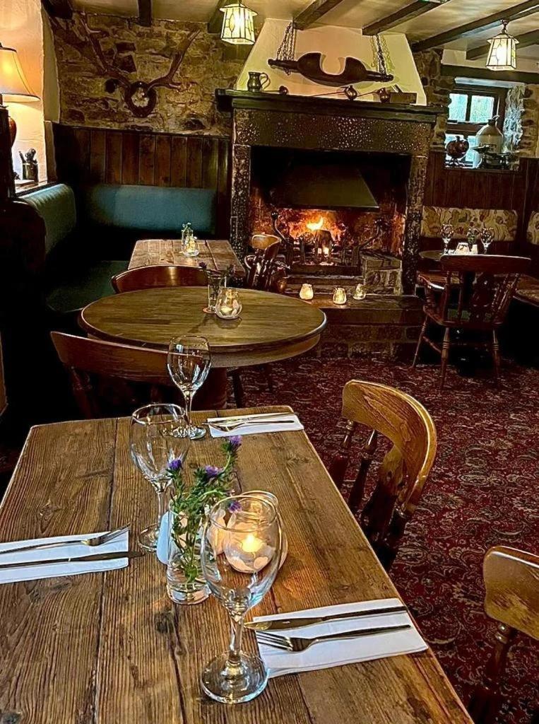 Farmyard Inn Youlgreave Exteriör bild